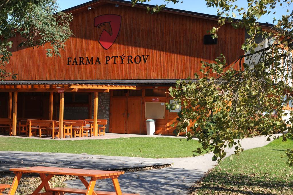 Farma Ptyrov Hotel มินิโคโว ฮราดิชติเย ภายนอก รูปภาพ