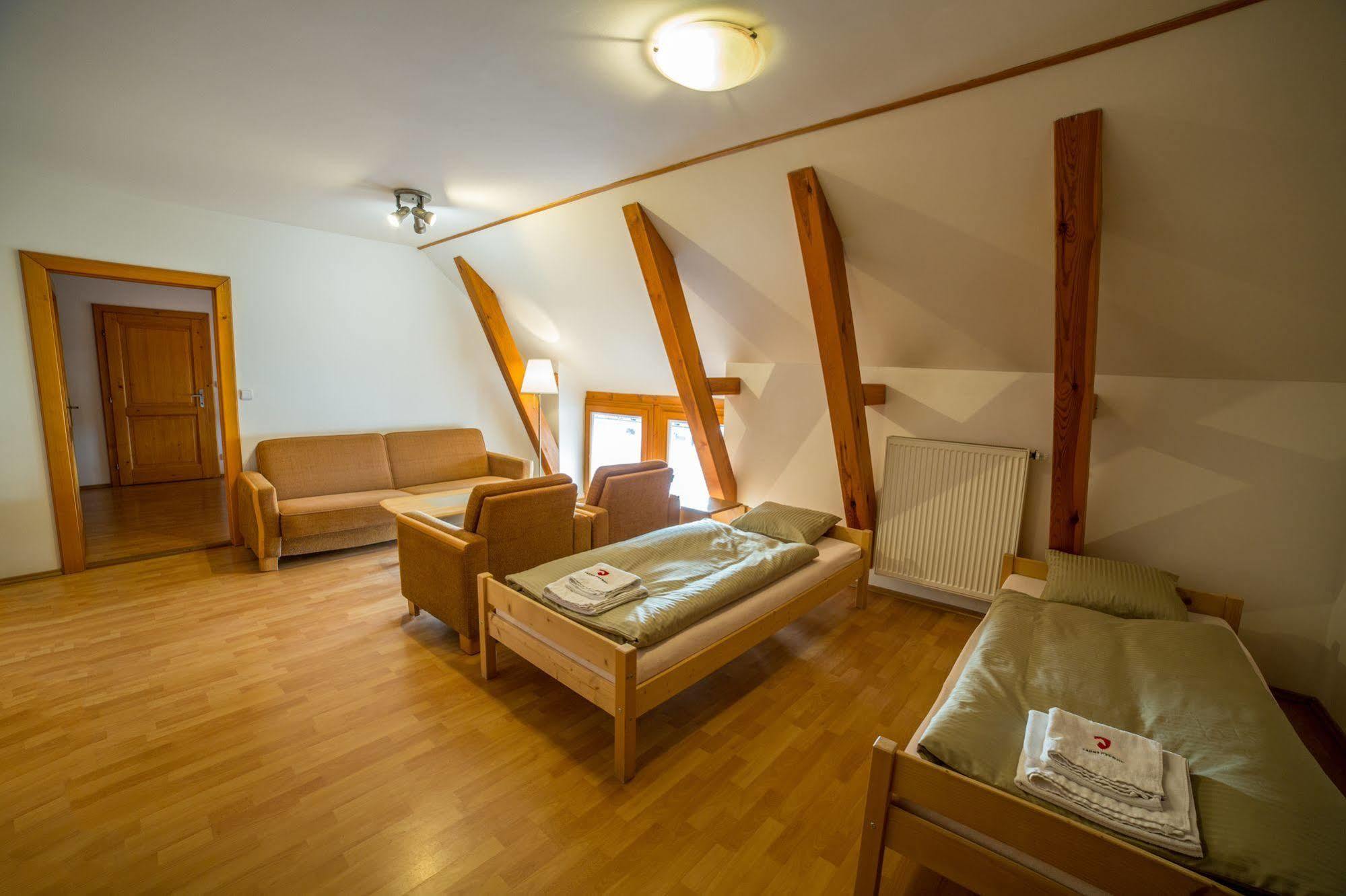 Farma Ptyrov Hotel มินิโคโว ฮราดิชติเย ภายนอก รูปภาพ