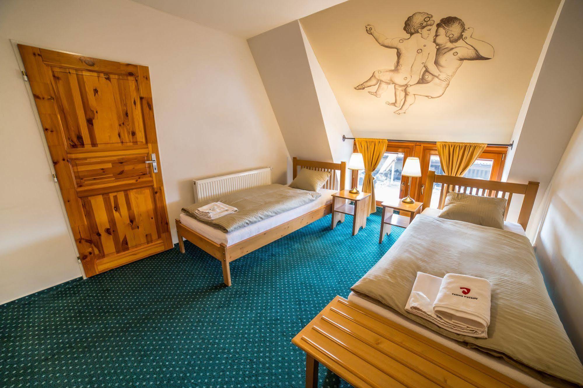 Farma Ptyrov Hotel มินิโคโว ฮราดิชติเย ภายนอก รูปภาพ