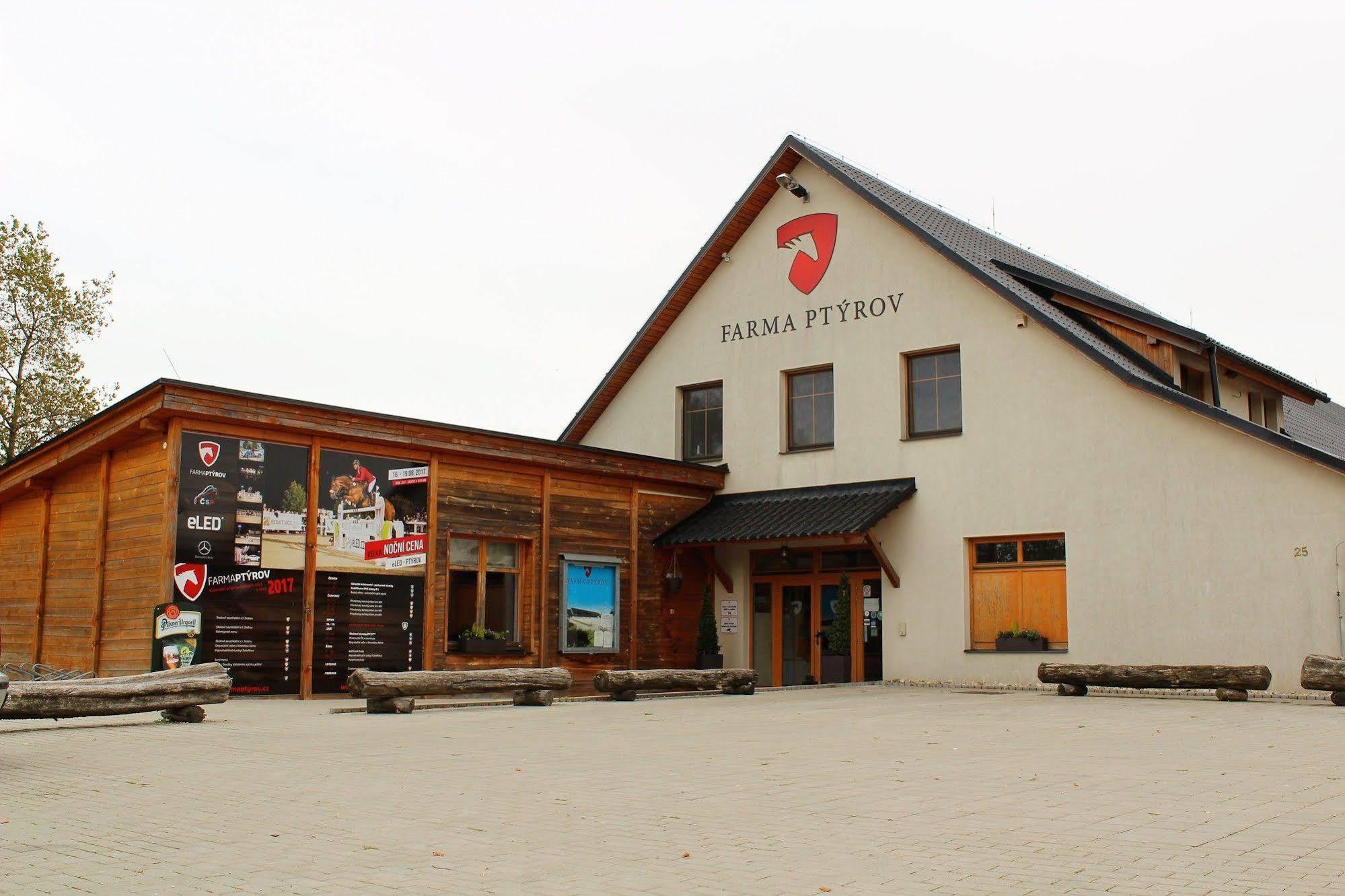 Farma Ptyrov Hotel มินิโคโว ฮราดิชติเย ภายนอก รูปภาพ